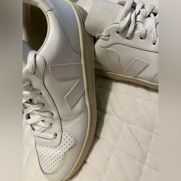 Veja Shoes - Veja Women's V-10 Leather Sneaker in White